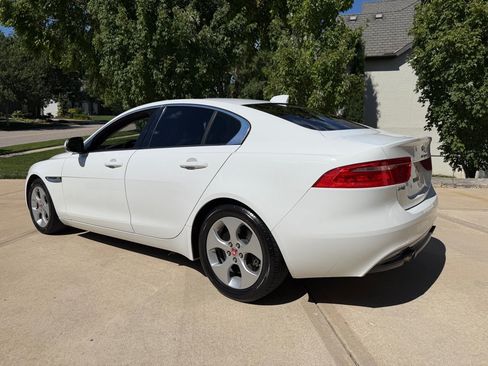 Used 2017 Jaguar XE RWD image 5