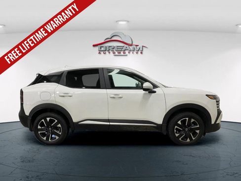 Used 2025 Nissan Kicks SV AWD/4WD image 18