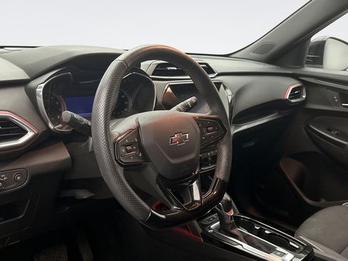 Used 2023 Chevrolet TrailBlazer RS w/ Sun and Liftgate Package FWD image 7