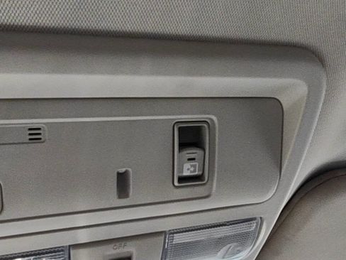 Used 2022 Nissan Titan SV w/ SV Convenience Package image 28