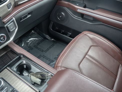 Used 2024 Ford Expedition Limited image 27