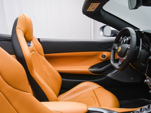 Used 2019 Ferrari Portofino image 55