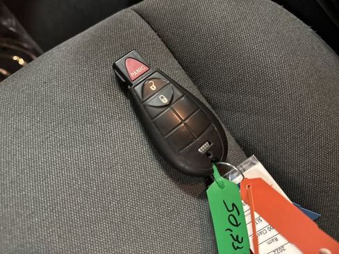 Used 2022 RAM 1500 Classic SLT image 24