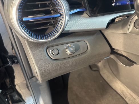 New 2026 Chevrolet Trax LT w/ Sunroof Package image 18