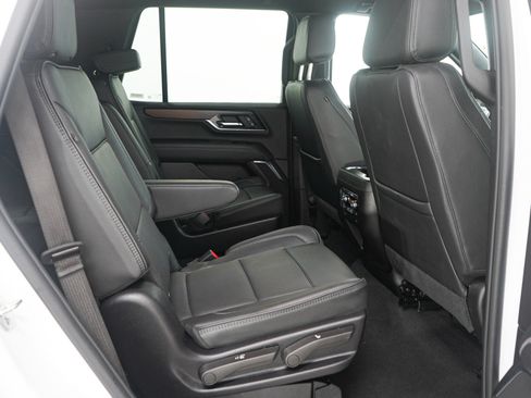 Used 2025 GMC Yukon Denali AWD/4WD image 15