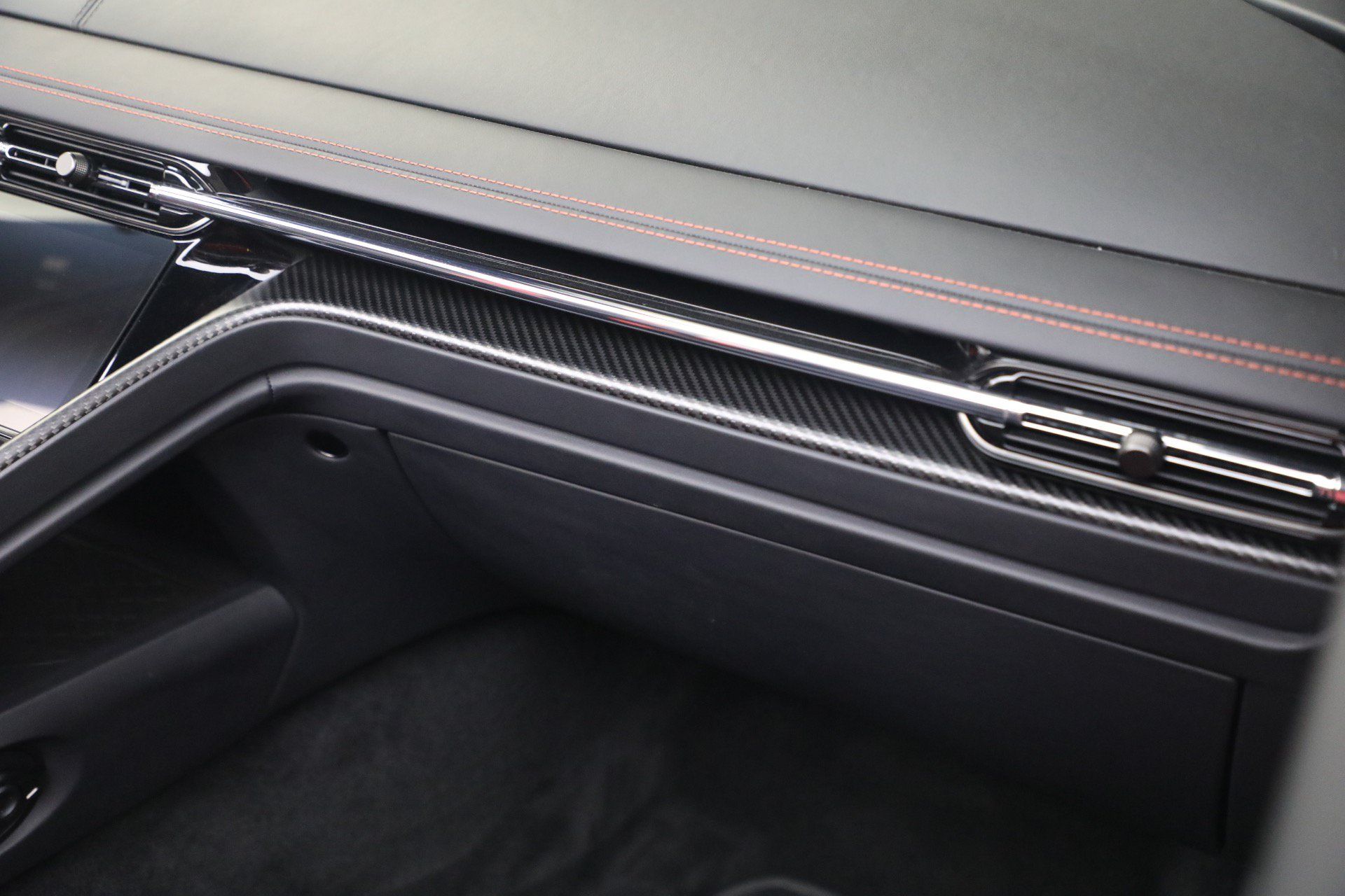 Used 2024 Aston Martin DB12 Convertible RWD image 37