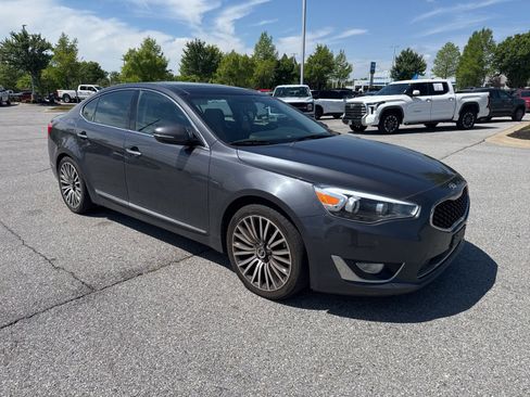 Used 2016 Kia Cadenza Premium w/ Technology Package FWD image 3