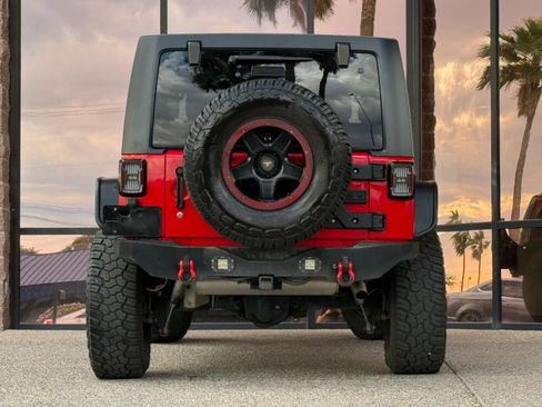 Used 2015 Jeep Wrangler Unlimited Rubicon w/ Connectivity Group AWD/4WD image 10