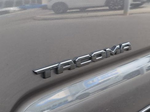 Used 2022 Toyota Tacoma SR5 w/ Technology Package RWD image 10