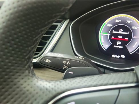 Used 2024 Audi Q5 e Prestige w/ Prestige Package image 45