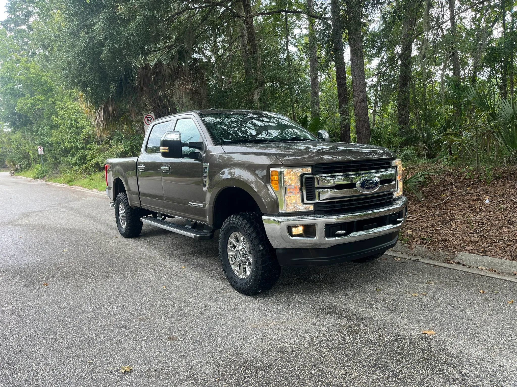 Used 2017 Ford F350 XLT w/ XLT Premium Package AWD/4WD image 6