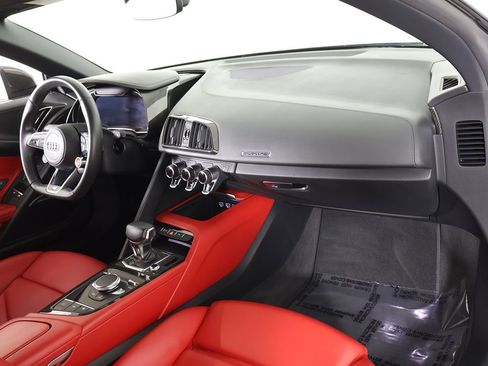 Used 2018 Audi R8 V10 w/ Carbon Exterior Package image 26