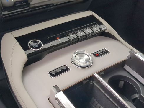 New 2026 Lincoln Navigator L Premier AWD/4WD image 19