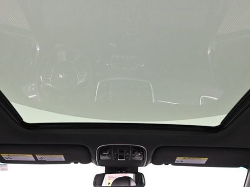 Used 2019 Kia Sorento SX image 4