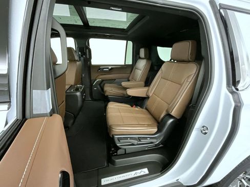 New 2026 Chevrolet Suburban High Country image 10