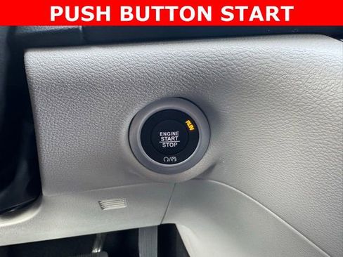 Used 2024 Chrysler Pacifica Touring-L image 36