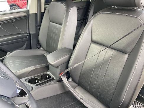 Used 2024 Volkswagen Tiguan SE FWD image 14