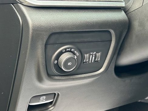 Used 2022 Jeep Grand Cherokee L Overland w/ Luxury Tech Group IV AWD/4WD image 43