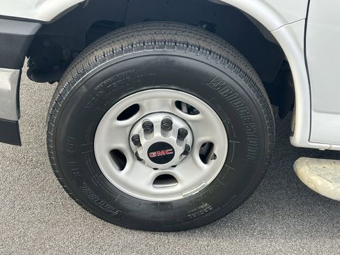 Used 2023 GMC Savana 2500 w/ Driver Convenience Package image 14