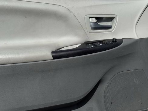 Used 2017 Toyota Sienna LE FWD image 22