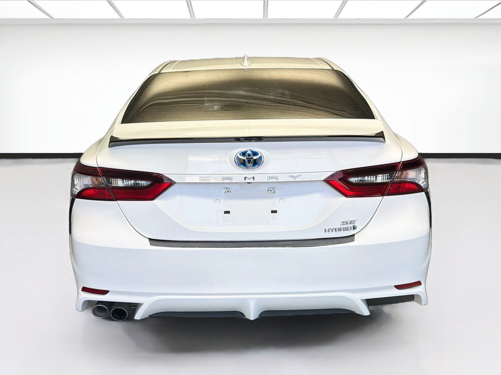 Used 2024 Toyota Camry SE w/ Cold Weather Package FWD image 5