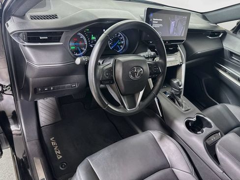 Certified 2024 Toyota Venza XLE AWD/4WD image 10