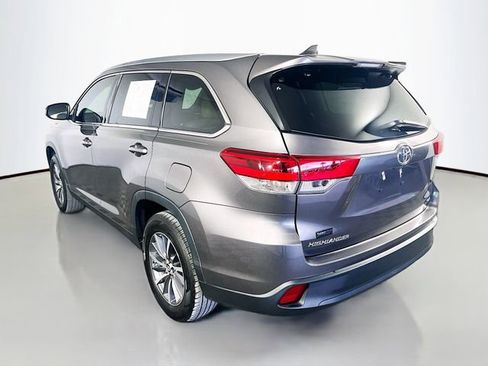 Used 2019 Toyota Highlander XLE FWD image 6
