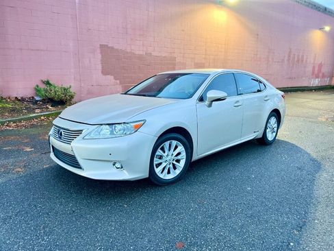 Used 2014 Lexus ES 300h w/ Luxury Package w/Bamboo Trim FWD image 1
