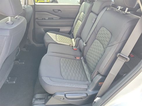 New 2025 Nissan Pathfinder SV image 12
