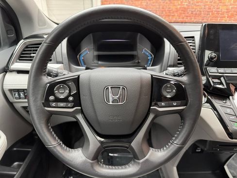 Used 2023 Honda Odyssey Touring image 14