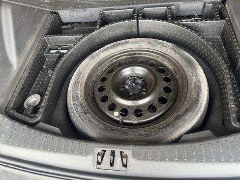 Used 2017 Ford Escape SE w/ Equipment Group 201A image 13