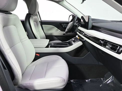 New 2026 Lincoln Aviator AWD image 16