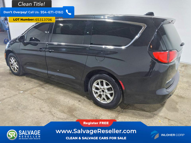Used 2017 Chrysler Pacifica Touring FWD image 3
