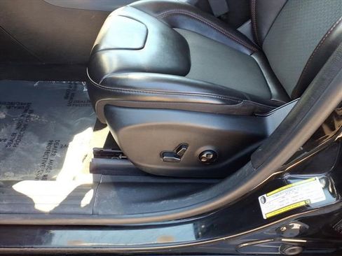 Used 2019 Jeep Cherokee Trailhawk w/ Cold Weather Group image 18