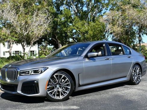 Used 2020 BMW 740i w/ Luxury Rear Seating Package image 2