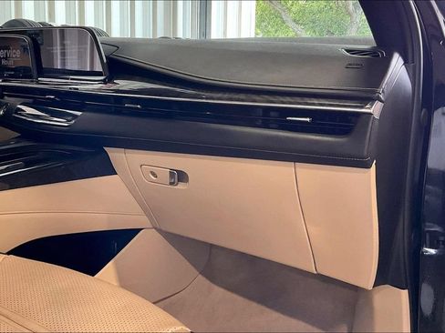 Used 2024 Cadillac Escalade Premium Luxury RWD image 25