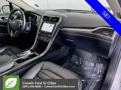 Used 2017 Ford Fusion SE w/ Fusion SE Technology Package FWD image 28