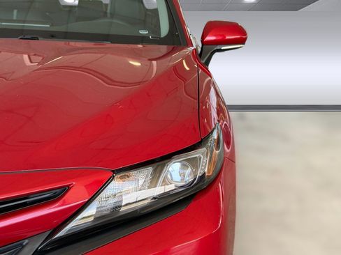 Used 2024 Toyota Camry SE image 11