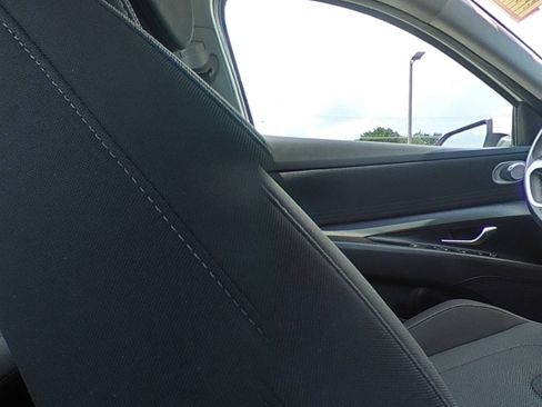 Certified 2025 Hyundai Elantra SE FWD image 32