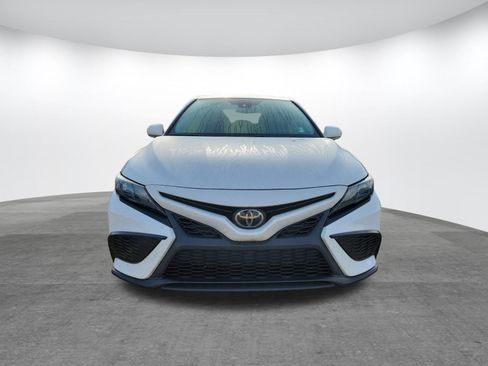 Used 2024 Toyota Camry SE image 2