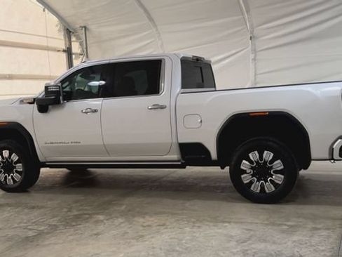 Used 2024 GMC Sierra 2500 Denali w/ Denali Reserve Package AWD/4WD image 2