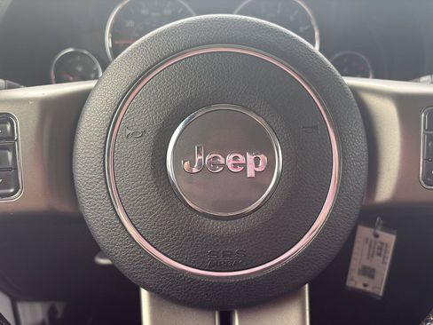 Used 2018 Jeep Wrangler Unlimited Sport AWD/4WD image 27