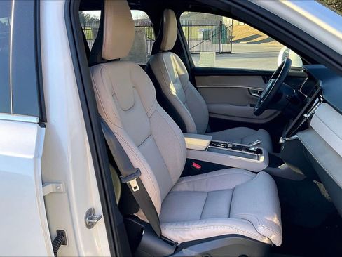 New 2026 Volvo XC90 B6 Ultra w/ Protection Package image 32