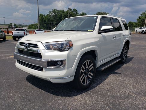 Used 2022 Toyota 4Runner Limited AWD/4WD image 2