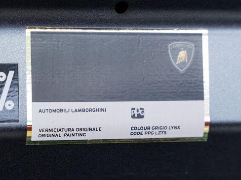 Used 2021 Lamborghini Huracan EVO image 28