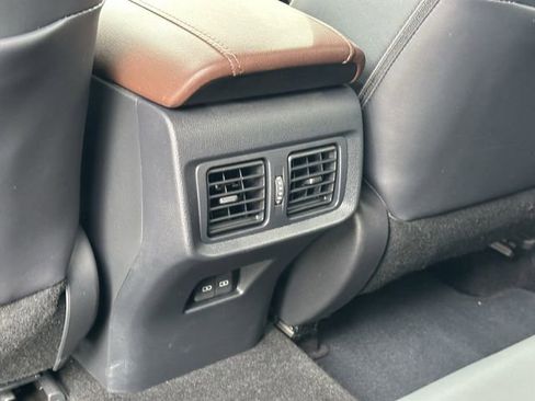 Used 2024 Toyota Venza XLE AWD/4WD image 28