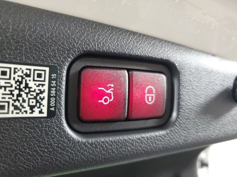 Used 2025 Mercedes-Benz E 350 4MATIC Sedan image 10