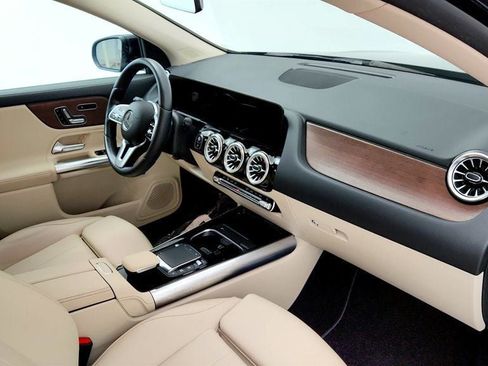 Used 2023 Mercedes-Benz GLA 250 4MATIC w/ Premium Package image 22