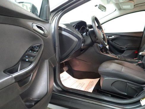 Used 2017 Ford Focus SE image 9