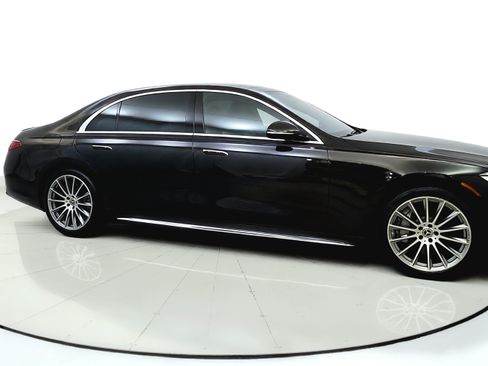Used 2023 Mercedes-Benz S 500 4MATIC w/ AMG Line image 8